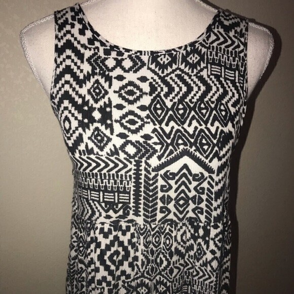 KNITWORKS SIZE 12 B&W SLEEVELESS HIGH LOW DRESS - Picture 3 of 7